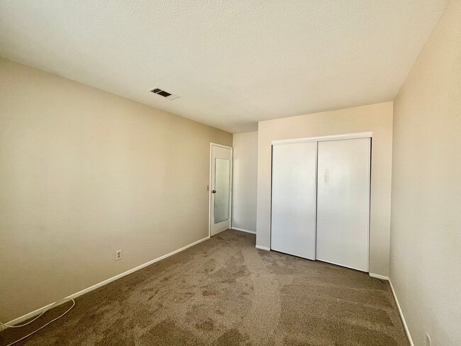 Building Photo - **$500 OFF MOVE IN BY 07/31/2026**Gorgeous 4 Bedroom Home with Pool & Spa Located in The Lakes