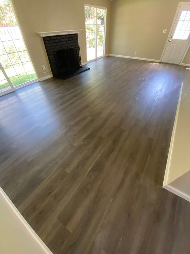 Building Photo - Updated Single Story Home Located in Orcutt with easy access to VSFB/Highway 135