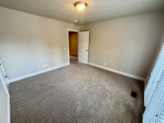 Building Photo - 2034 E 4500 S