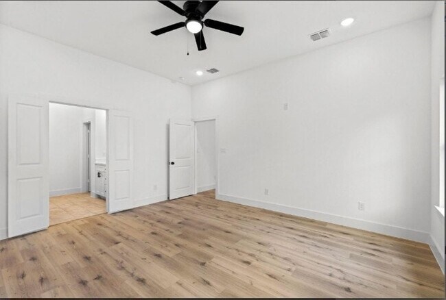 Building Photo - 5516 Helmick Ave