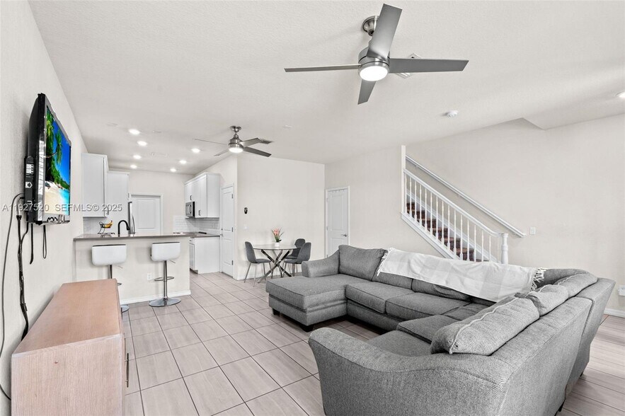 Building Photo - 1190 Eucalyptus Dr