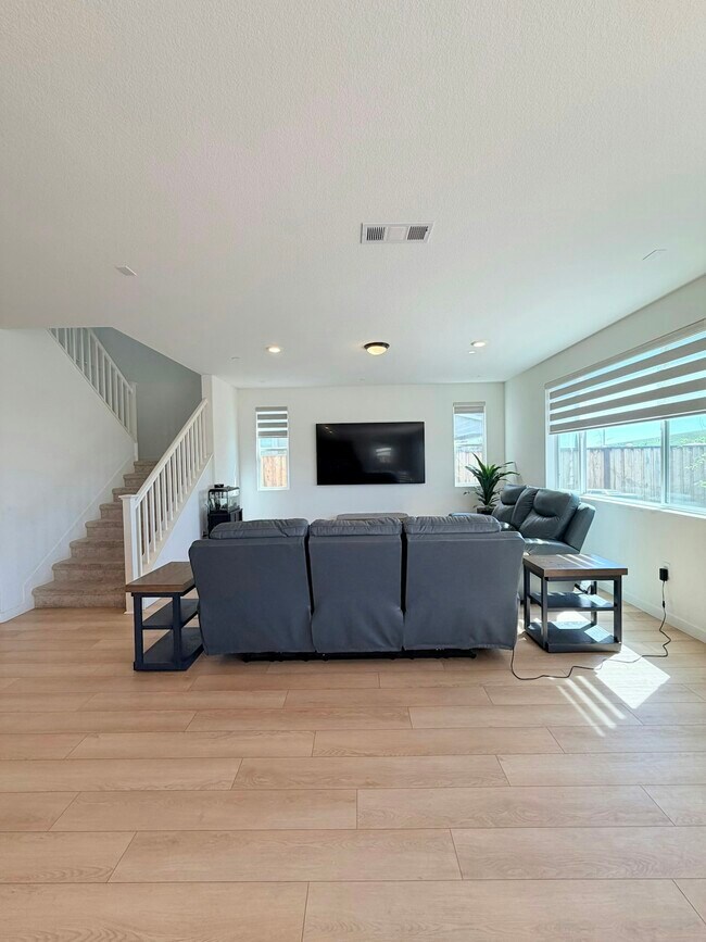 Building Photo - 5460 Spg Mountain Ln