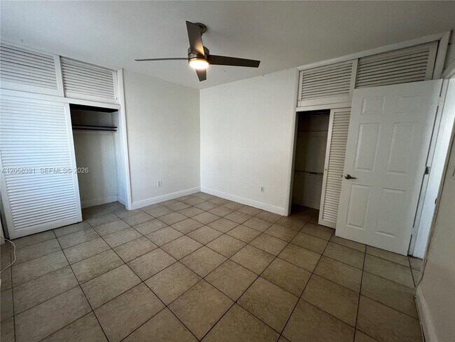 Building Photo - 2072 NE 169th St