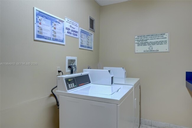 Building Photo - 3375 N Country Club Dr