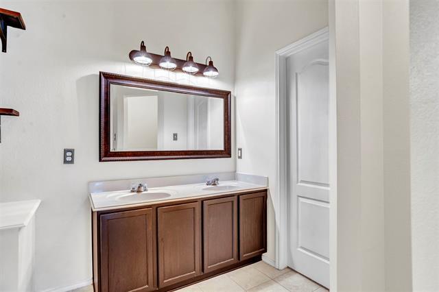 Building Photo - 729 Sequoia Dr