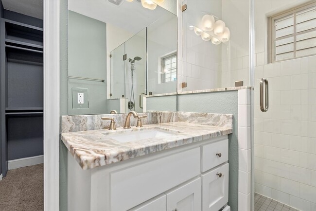 Building Photo - 7036 W 43rd St