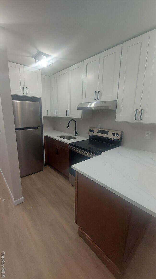 Building Photo - 203 Ludingtonville Rd