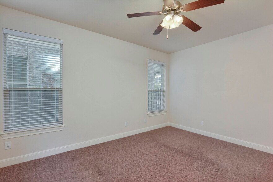 Building Photo - 1401 Little Elm Trl