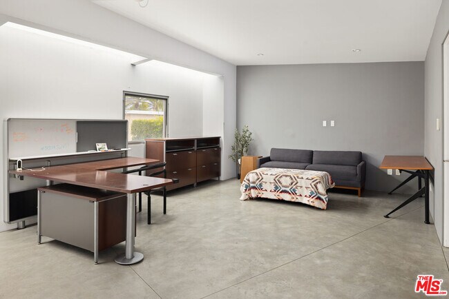 Building Photo - 710 Milwood Ave