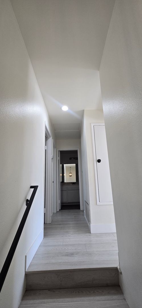 Building Photo - Beautifully Maintained & Convenient Townhome