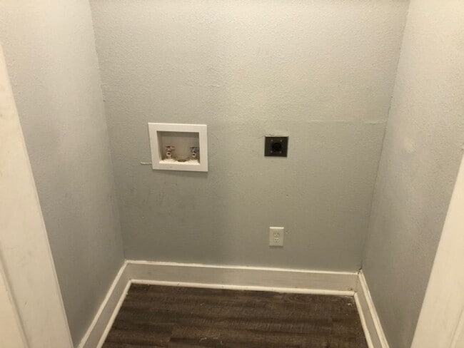 Building Photo - Remodeled Highland Duplex