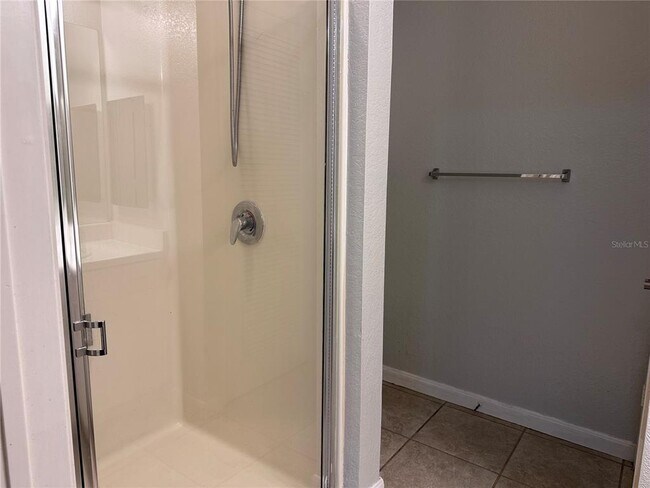 Building Photo - 860 N Orange Ave