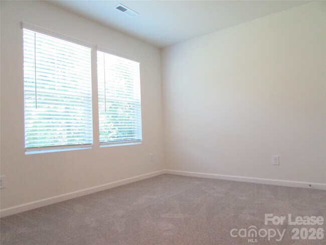Building Photo - 107 Blakeslee Ct
