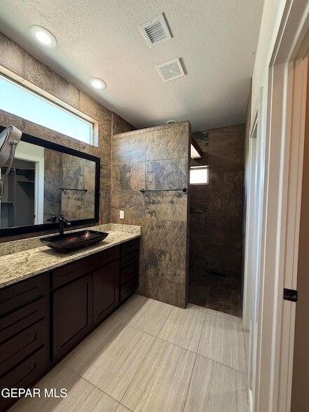 Building Photo - 3873 Loma Dante