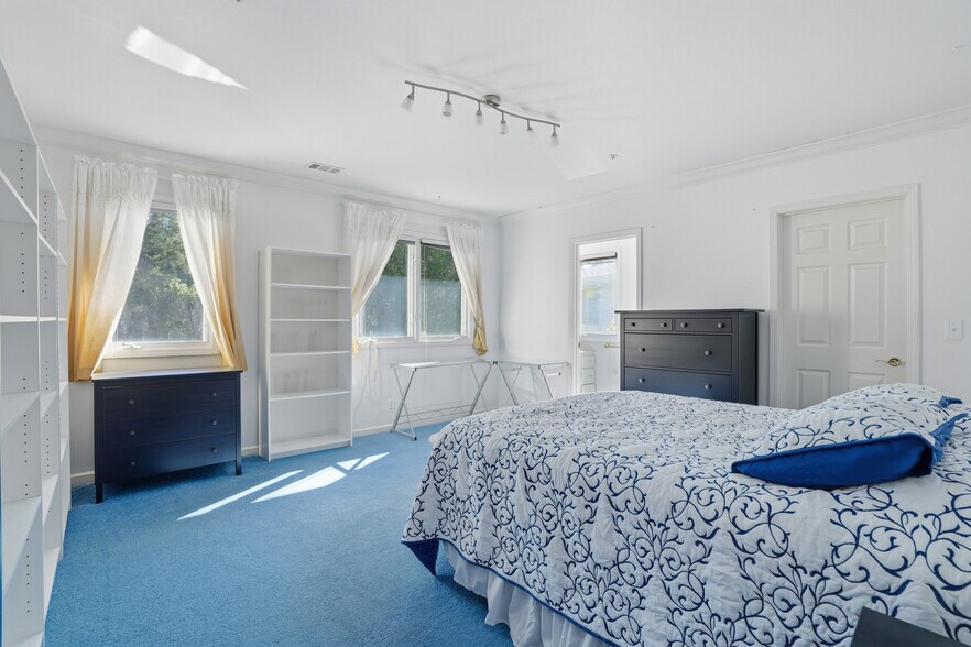 Building Photo - 544 Sunset Way