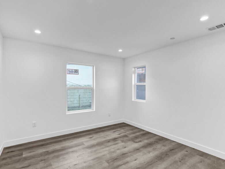 Building Photo - 1231 S Rowan Ave