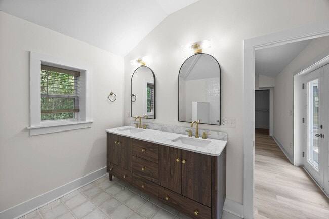 Building Photo - Impeccably Renovated Brick Ranch on James ...