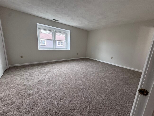 Building Photo - 168 Pine St