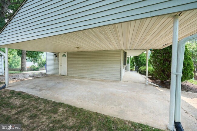 Building Photo - 2924 Gracefield Rd