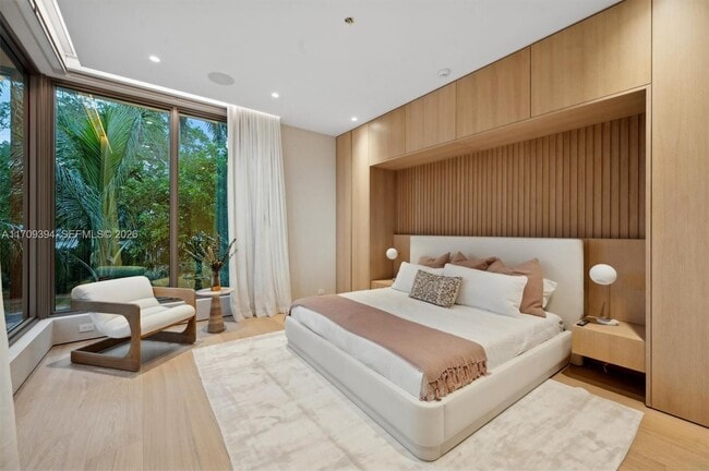 Building Photo - 424 W Rivo Alto Dr