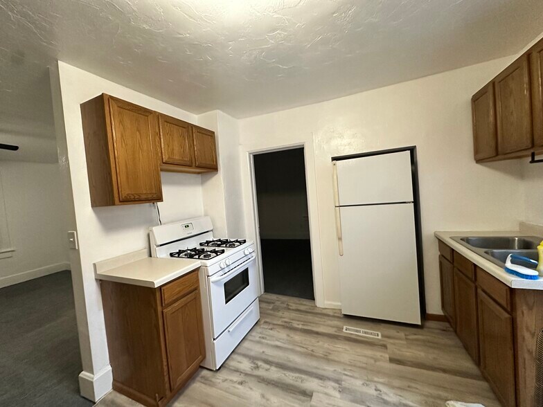 Building Photo - 1357 Lawe St