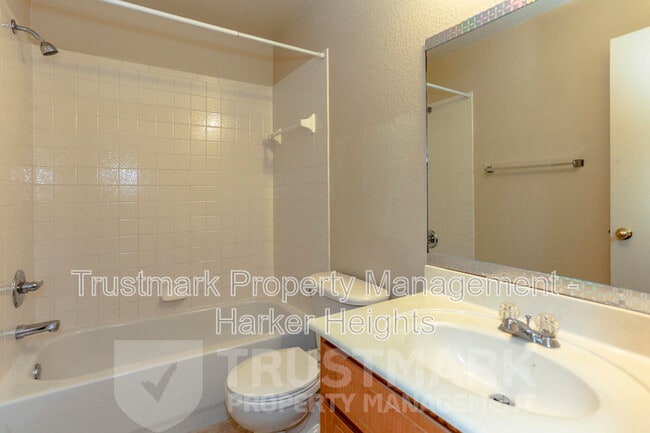 Building Photo - 932 Maplewood Dr
