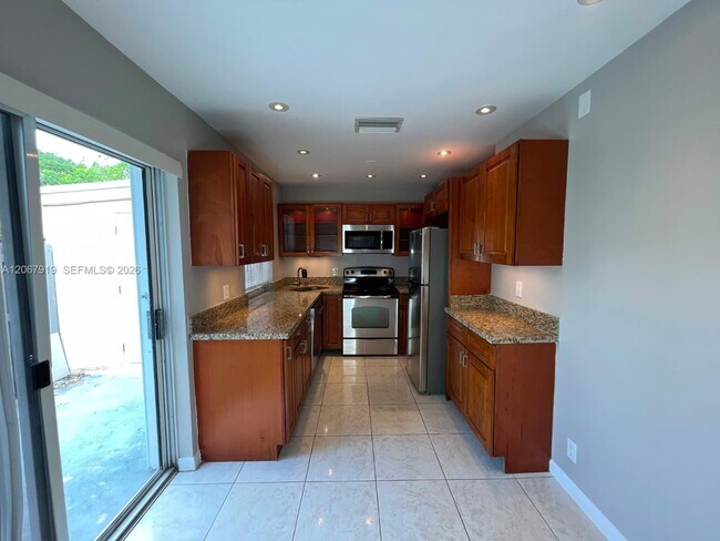 Building Photo - 1591 Springside Dr