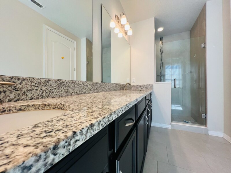 Building Photo - 14320 Swanley St