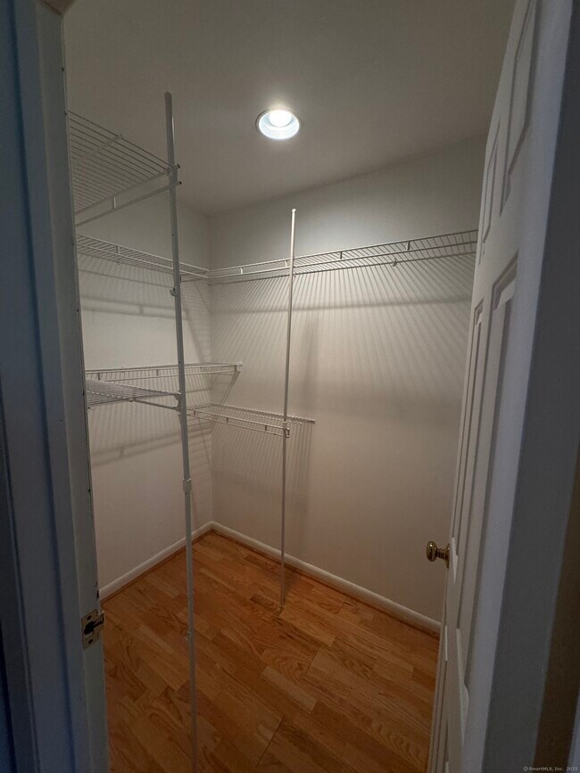 Building Photo - 107 Glen Dr