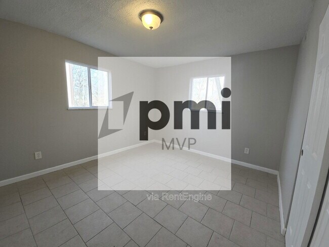 Building Photo - 834 Whitethorne Ave