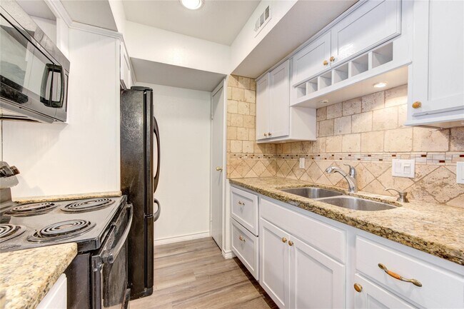 Building Photo - 10202 Forum Park Dr