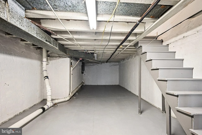 Building Photo - Modern 3-Bedroom Home Near University City...