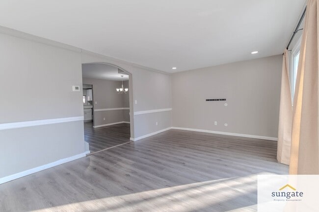 Building Photo - 4254 Cayuga Rd