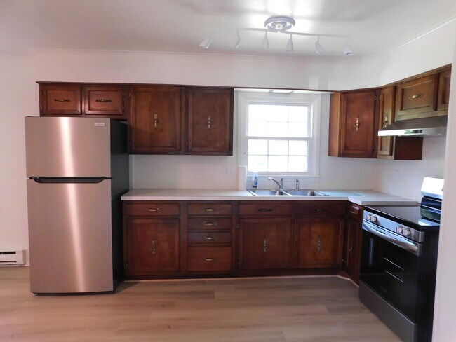 Building Photo - Price Reduced!!! $1950/Month