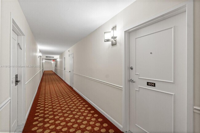 Building Photo - 2500 Parkview Dr