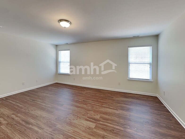 Building Photo - 201 Flanders Dr