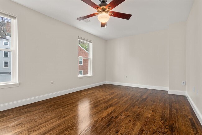 Building Photo - 420 Medford St