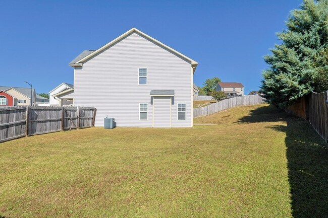 Building Photo - 1628 Mount Rainer Dr