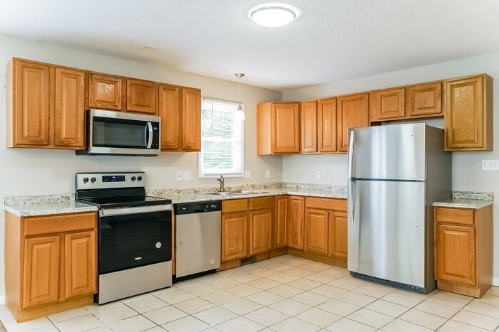 Building Photo - 16417 Waterbury Ln