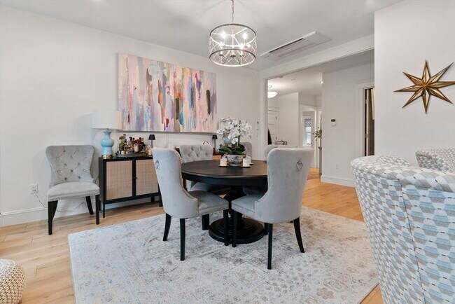 Building Photo - 1797 Beacon St