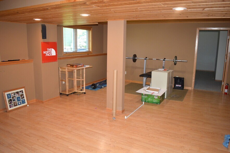 Building Photo - 715 Ariel Ln