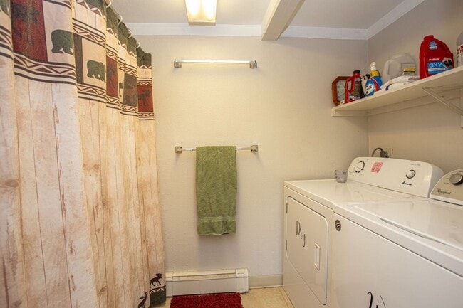 Building Photo - Peak 7 Home! Great Deck and Views! 9 month...