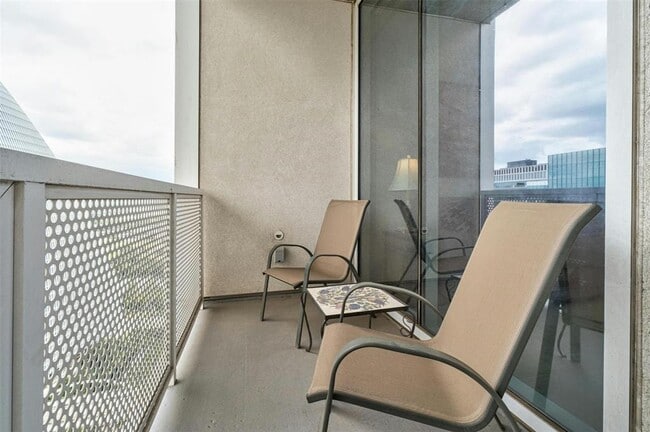 Building Photo - 301 West Ave