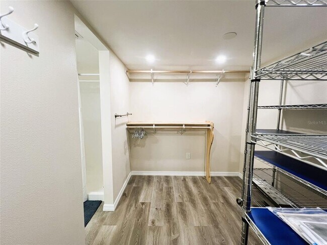 Building Photo - 425 30th Ave W