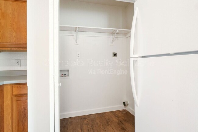 Building Photo - 16 Adeline Ct