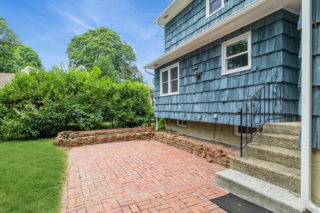 Building Photo - 22 Central St