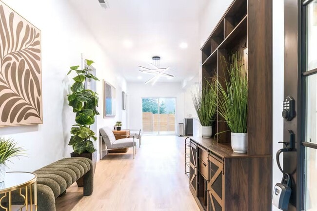 Building Photo - Spacious Modern Home for Rent in Burien / South Seattle