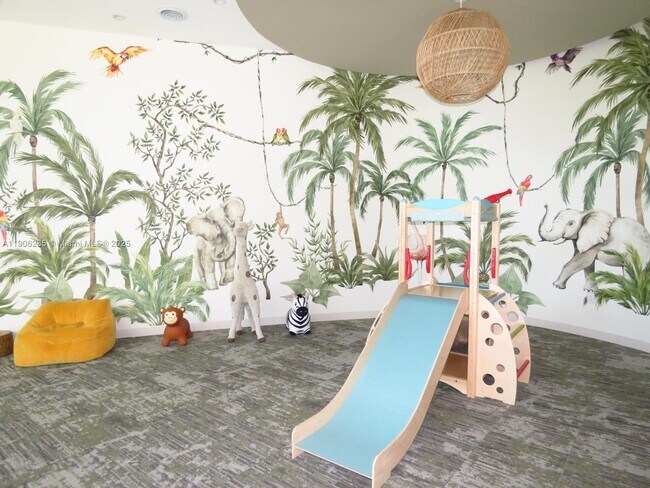 Building Photo - 700 NE 24th St