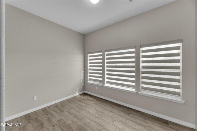 Building Photo - 13729 Lago Vista Ave