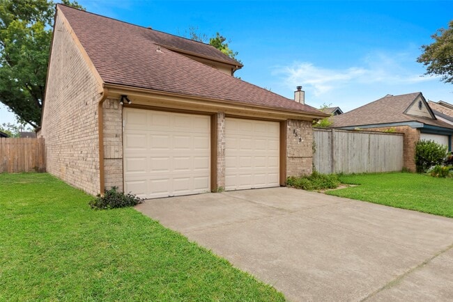 Building Photo - 8519 Wild Basin Dr